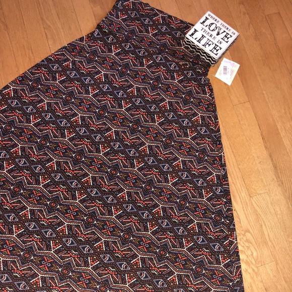 🔥GORGEOUS🆕Earthy Black Tribal LuLaRoe Maxi NWT🔥 - Picture 2 of 8